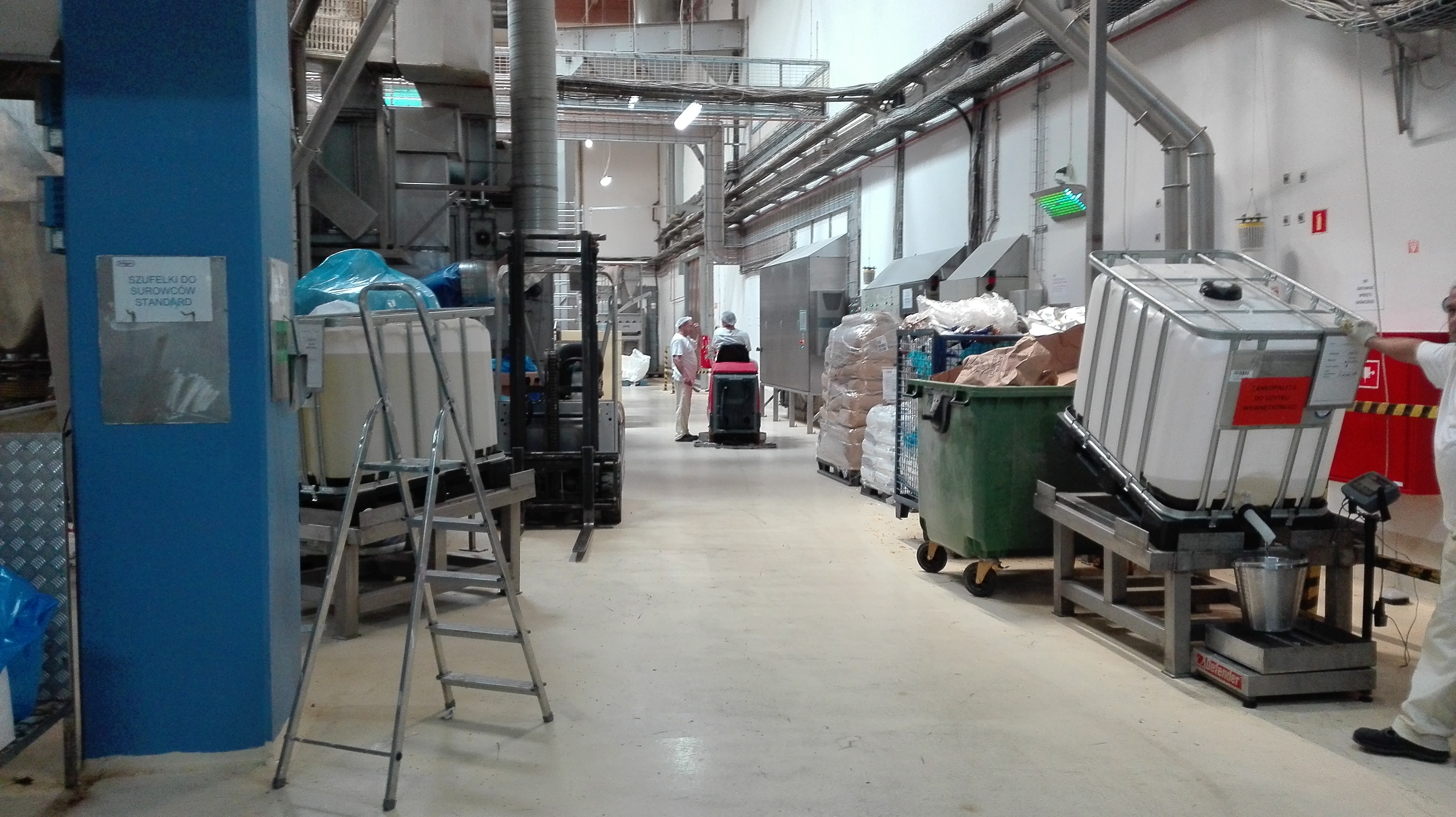 Sprzątanie_zakładów_produkcyjnych_-_Sprzątanie_fabryk_-_firma_sprzątająca.jpg