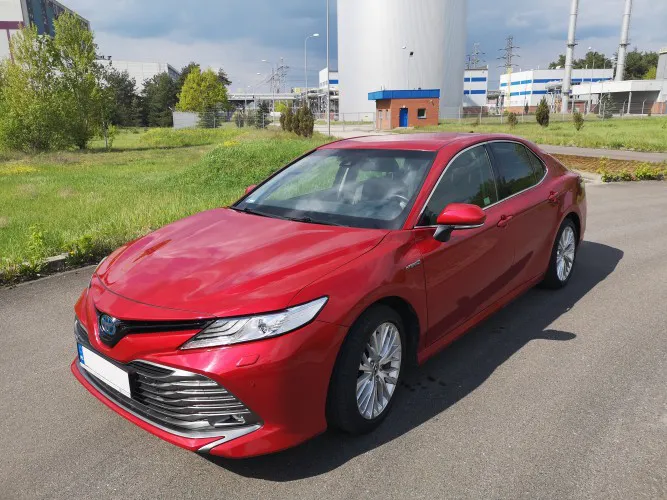 TOYOTA CAMRY HYBRYDA