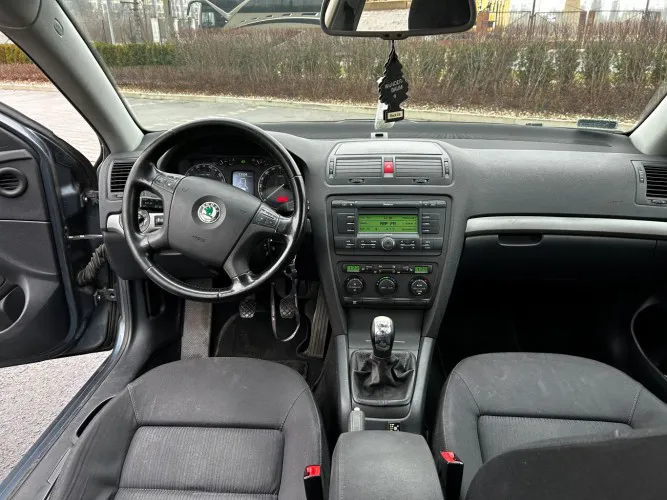 skoda-octavia-2005-16-mpi-gaz-148262-warszawa-foto.webp