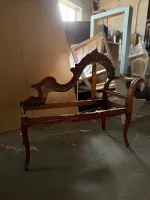 Rekonstrukcja uszkodzonych starych mebli. Rekonstrukcja uszkodzonych starych mebli.